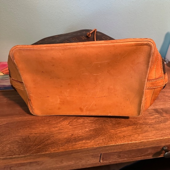 Authentic Louis Vuitton - Picture 4 of 5